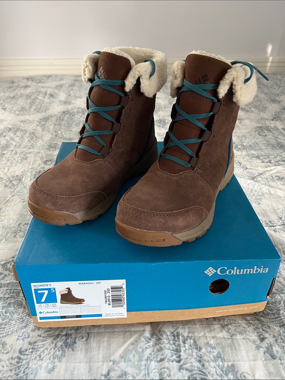 Columbia Women's Brown Winter Boots with Teal Laces